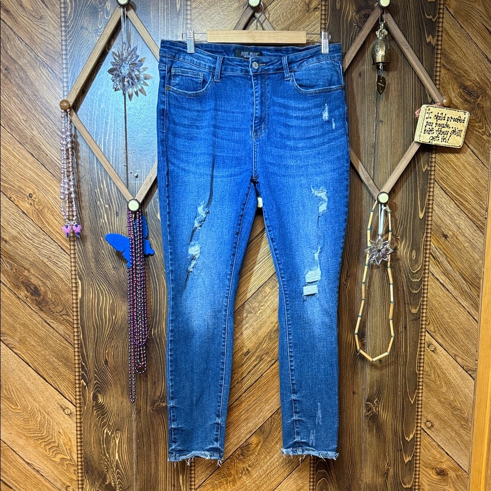 Judy Blue Ripped Cropped Jeans in Deep Blue